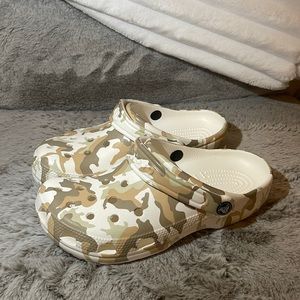 Brand New Camo CROCS | SZ 8 W